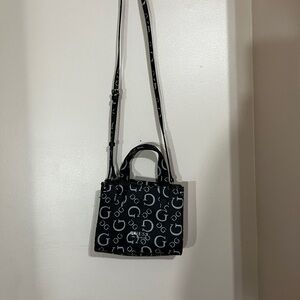 GUESS BLACK AND WHIT PURSE VINTAGE